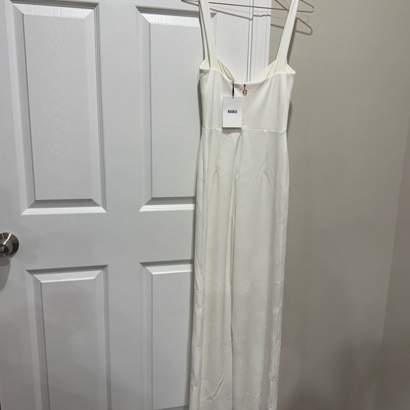 NOOKIE ROMANCE JUMPSUIT - WHITE in SZ S
$309.95 $190 - Picture 8 of 14